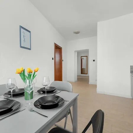 Przytulny Legionow Z Parkingiem By Renters Apartman *